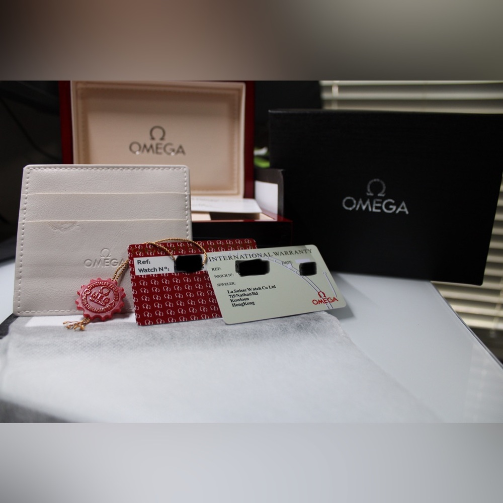 Omega wood box